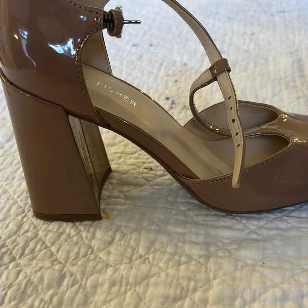 Marc Fisher Women's Tan Block Heel Shoes - Picture 3 of 3